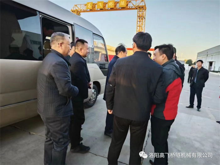 熱烈歡迎省政府參事、省工信廳原廳長(zhǎng)李濤一行蒞臨高飛橋隧調(diào)研指導(dǎo)